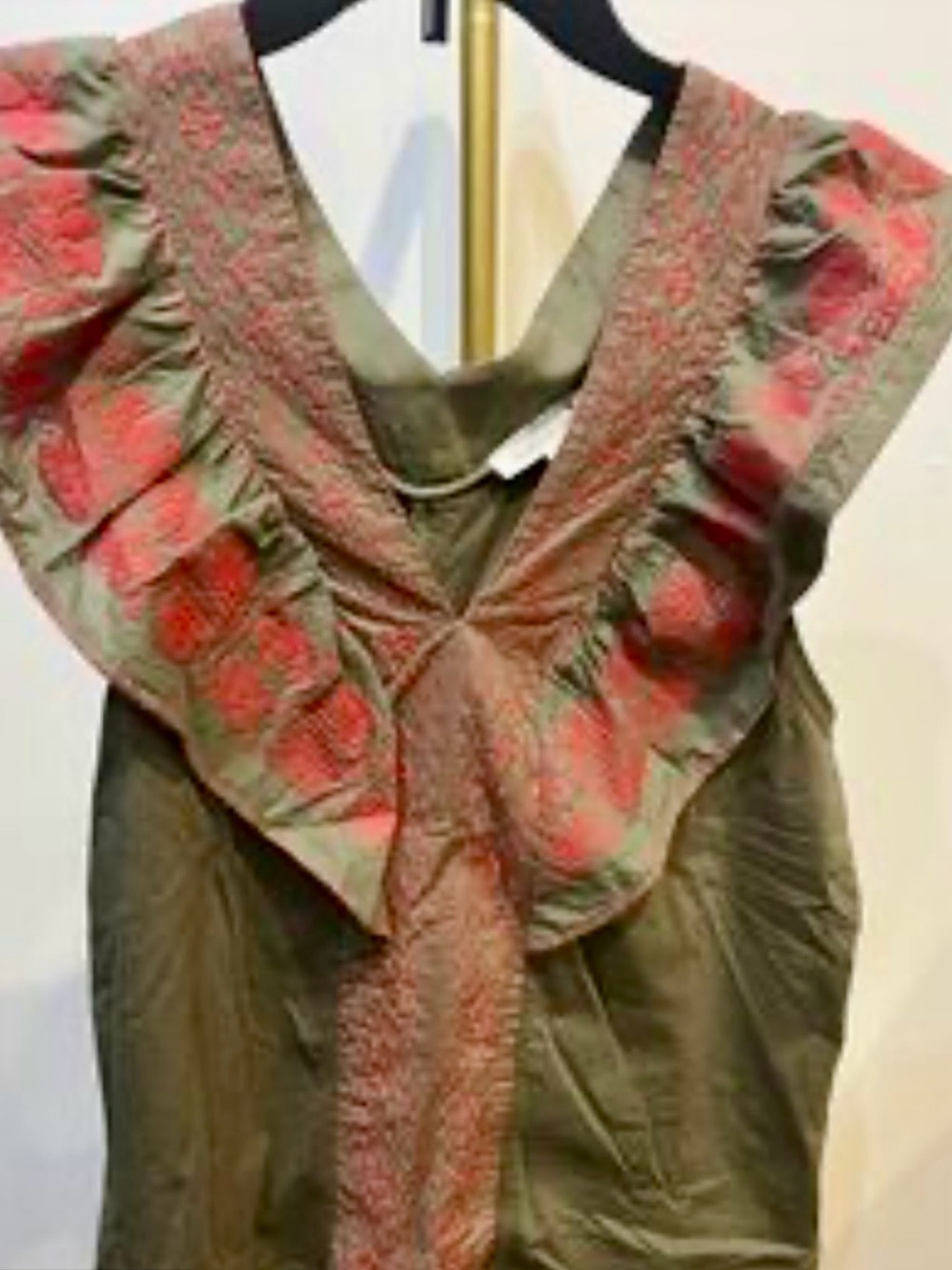 Women’s Olive Green Ruffle V-Nem top Coral Embroidery anthroologie Reath & Wren